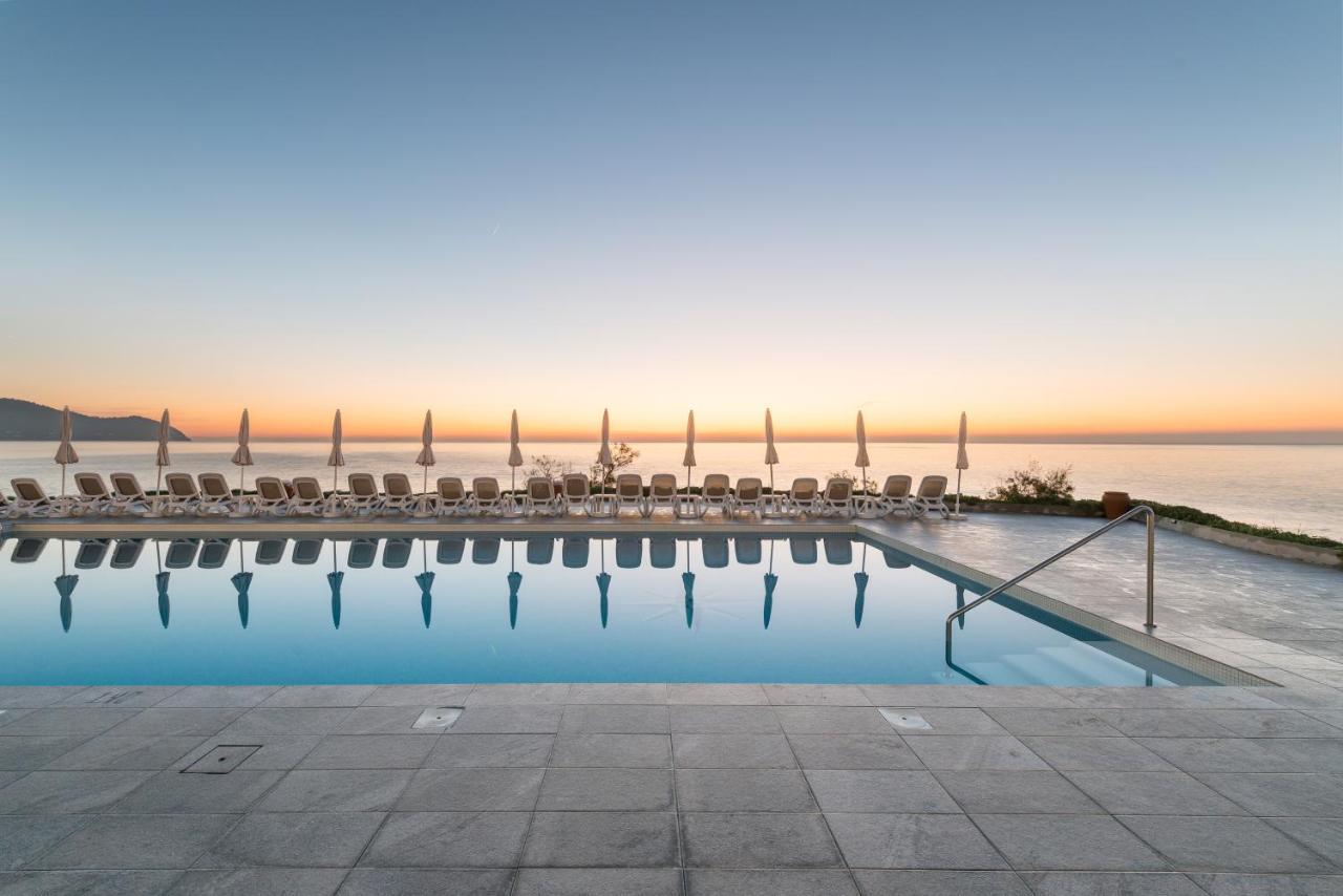 Atolon & Kaafu Beach Club Cala Bona (Mallorca)